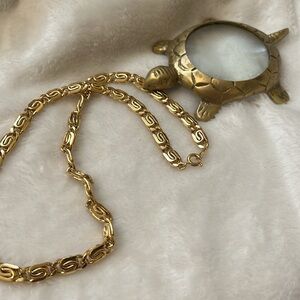 Necklace Gold tone links interwoven no tarnish no blemishes perfect for wear.